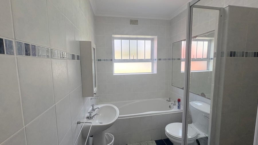 To Let 3 Bedroom Property for Rent in Capri Western Cape